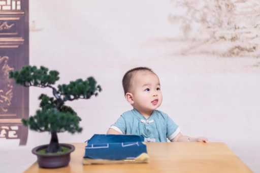 深圳宝宝眼睛突然肿了